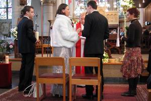 Bart en Ilse trouwen en dopen hun dochter Sara